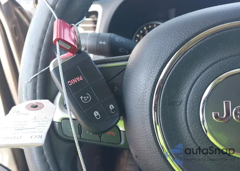 2019 Jeep Renegade Latitude 4X4 z USA, uszkodzony, nr VIN ZACNJBBB3KPJ90853